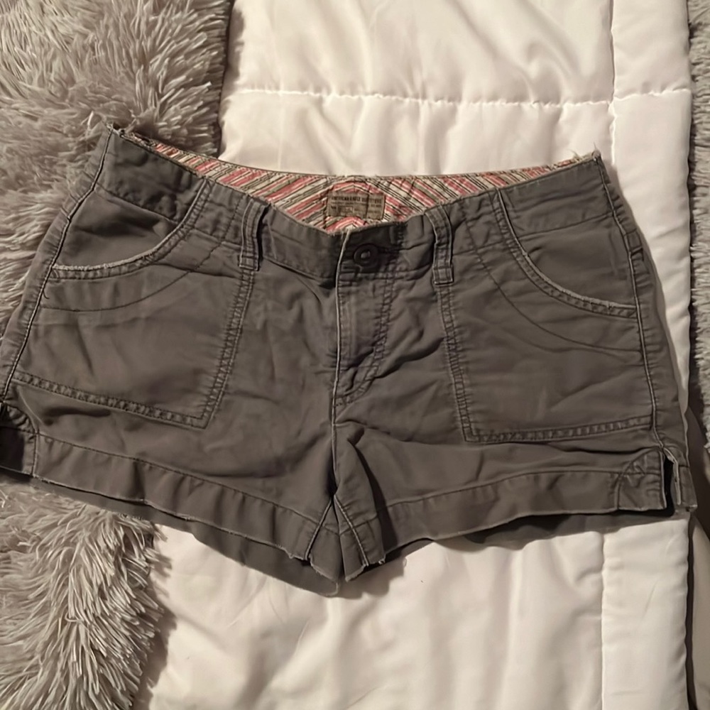 Women’s American Eagle Shorts Size 6 Gray